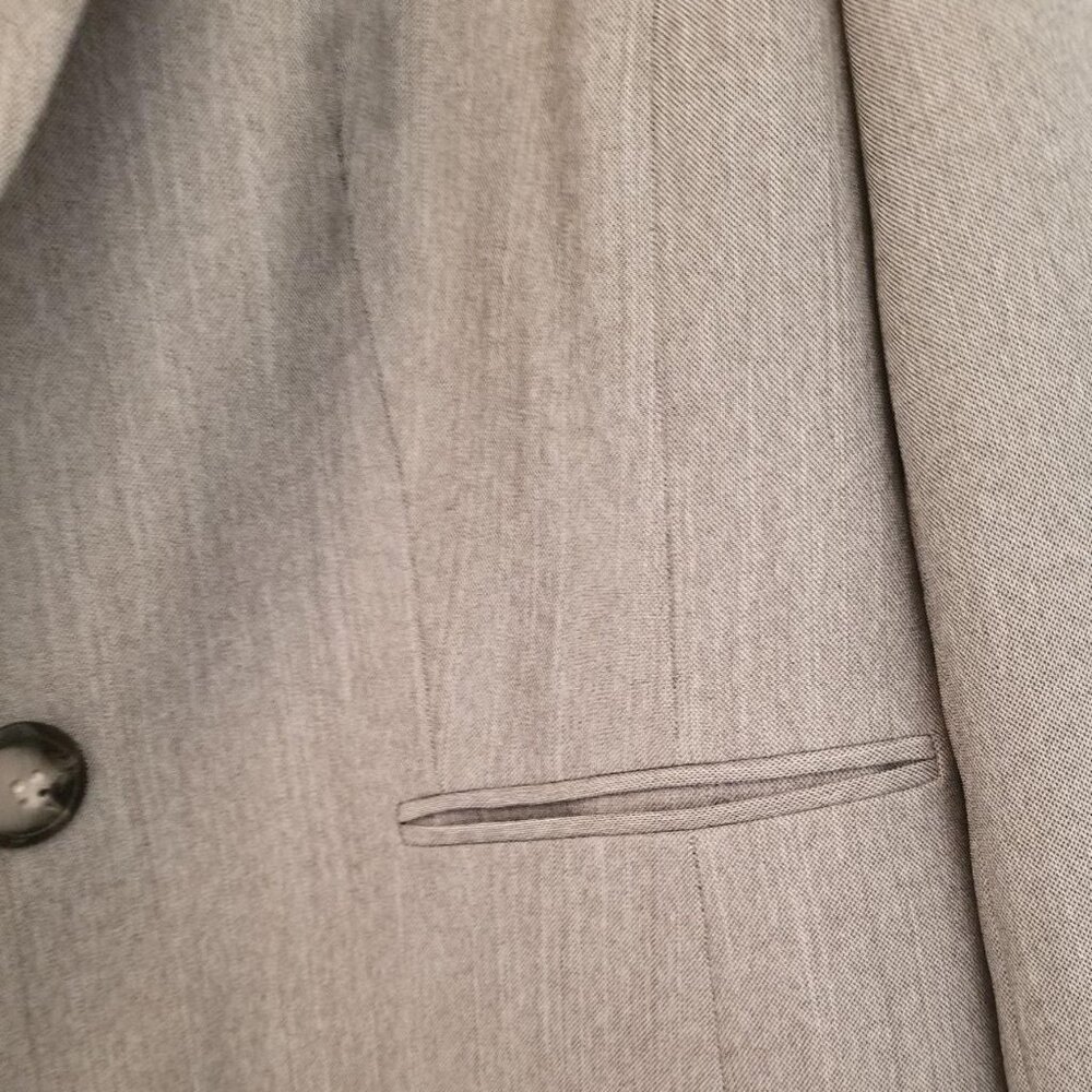 GRAY PANTSUIT LE SUIT FOR LADIES